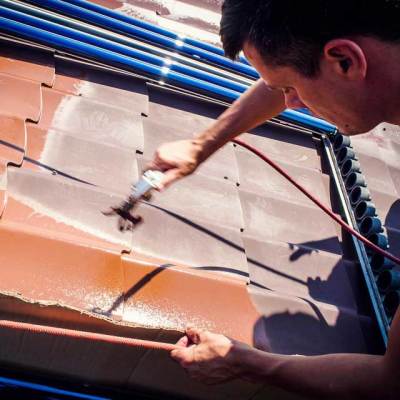 stosowanie metody natrysku hydrodynamicznego w zabezpieczeniu blachodachówki przed korozją- malowanie dachów